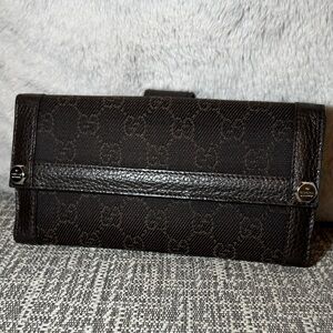 215. Gucci GG Canvas Continental Charmy Wallet